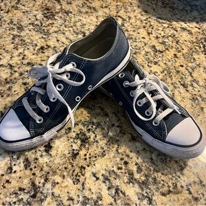 Low top blue converse size 8